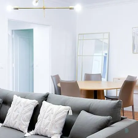6pers-balcony-paris 12-hopital Trousseau Parigi